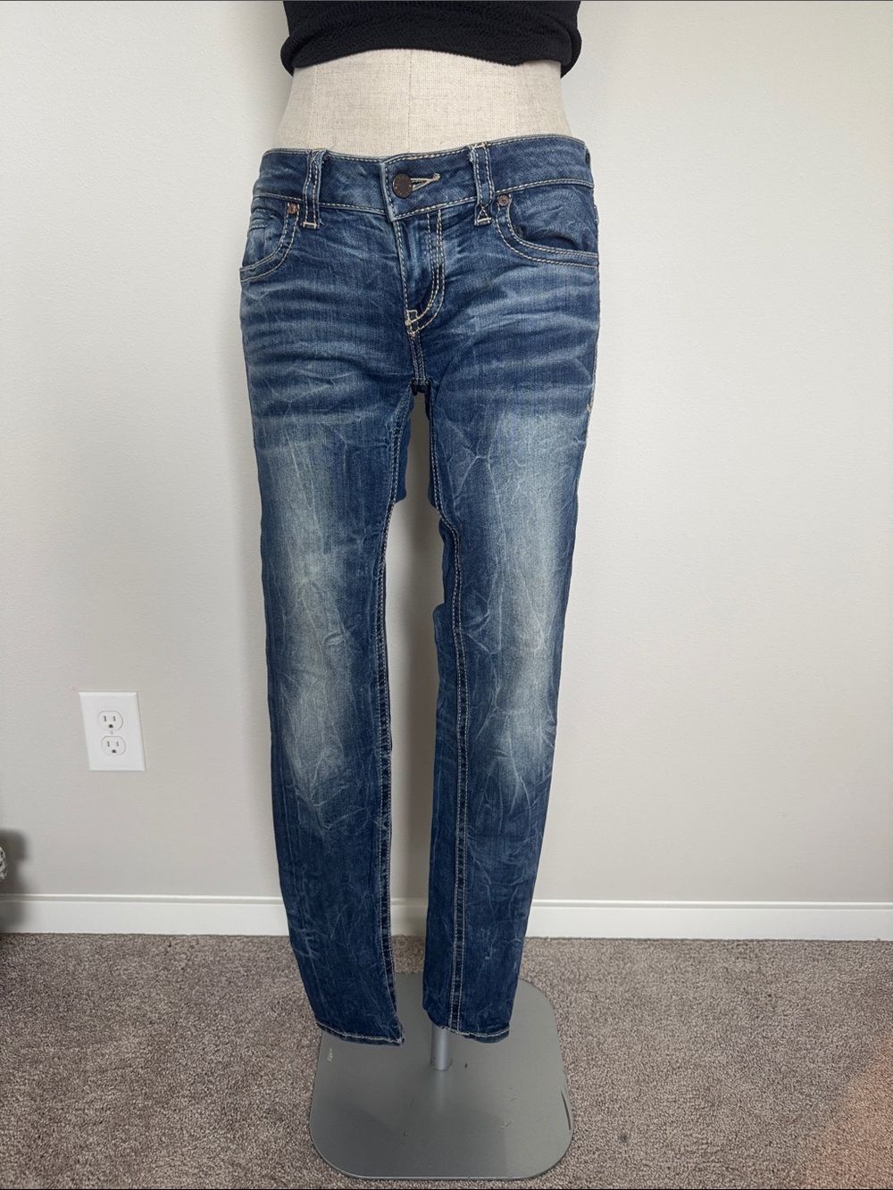 Classic Women’s Dark Blue Washed Jeans